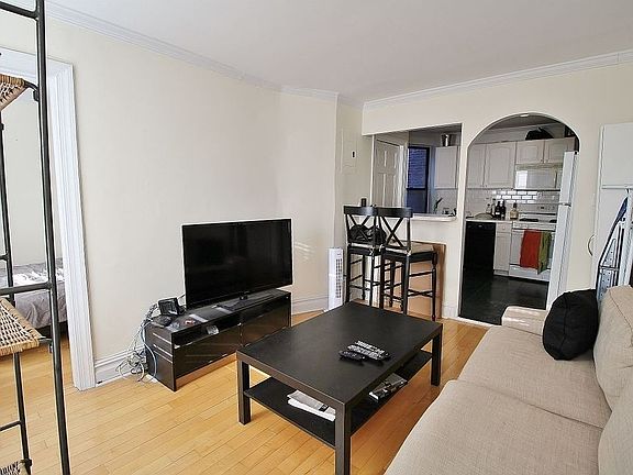 3rd image of 25 Cornelia St APT 22