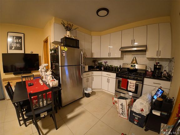 4th image of 10418 Jamaica Avenue
