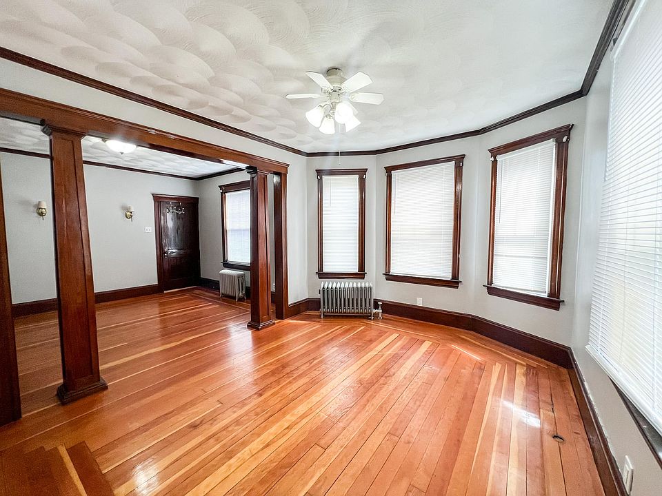 1st image of 129 Old Main St Floor 1