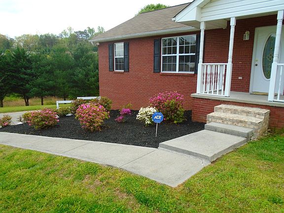 3rd image of 527 Bowers Park Cir