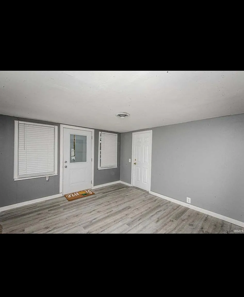 3 bed, 960 sqft, $1,350 — Photo 2