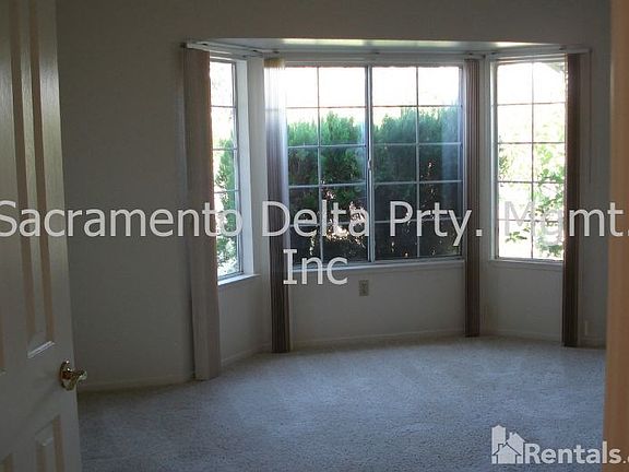 3rd image of 6516 Laguna Park Dr