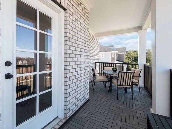 Promenade at Clari Park - Oakland Interior Image 2