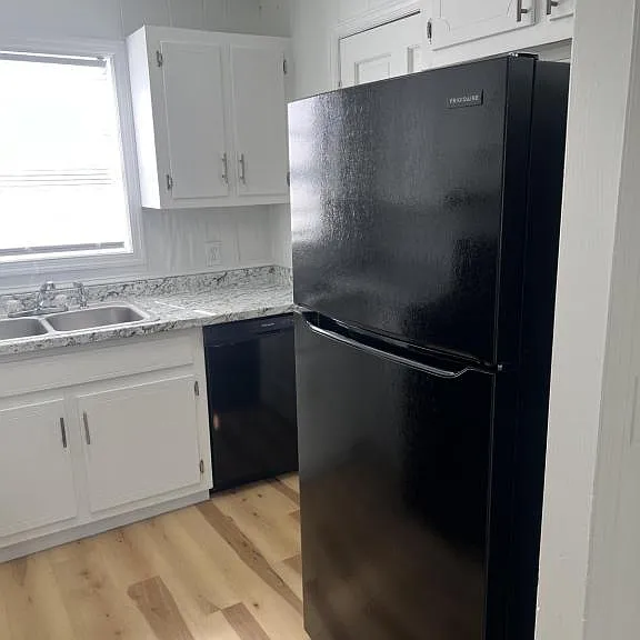 713 N Coffee Rd — Photo 2