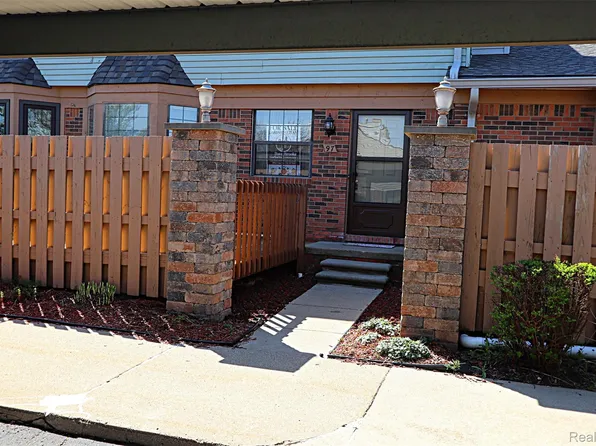 2131 Vine Way Dr APT 97, Canton, MI 48188