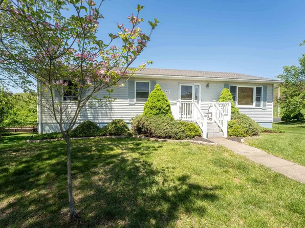 1418 Brockton Dr, Morgantown, WV 26508
