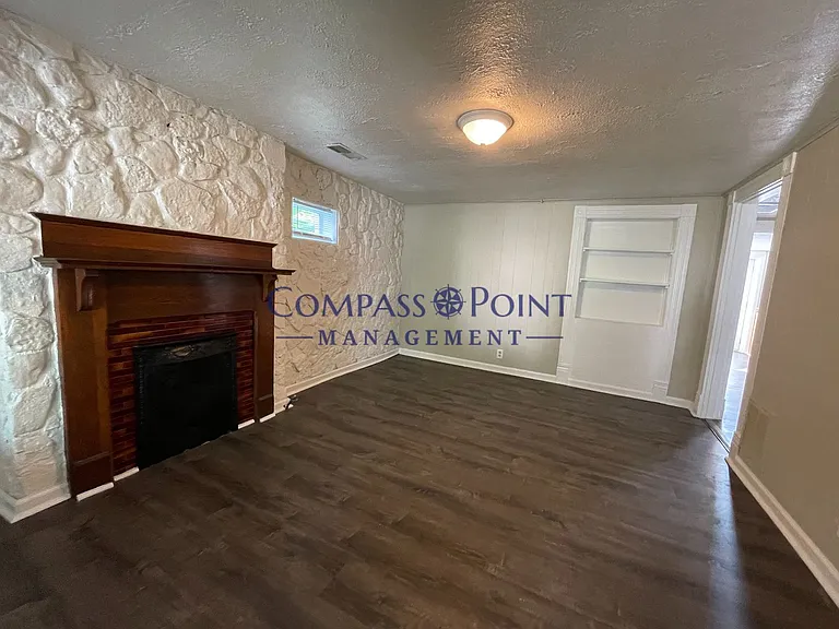 161 E Loudon Ave — Photo 4