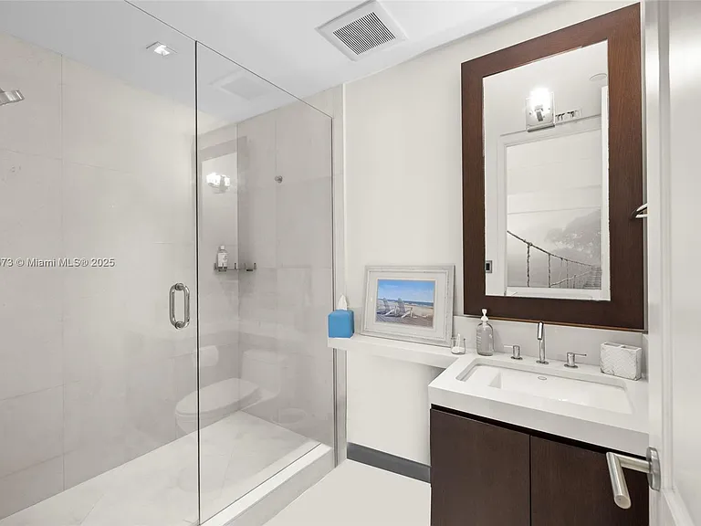 4924 Fisher Island Dr #4924 — Photo 32