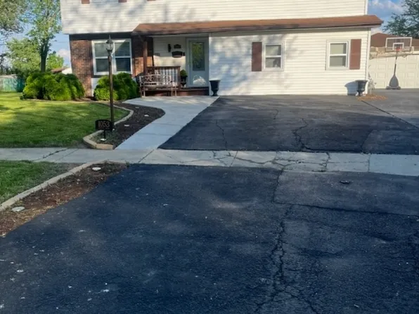 1053 Samson Dr, University Park, IL 60484