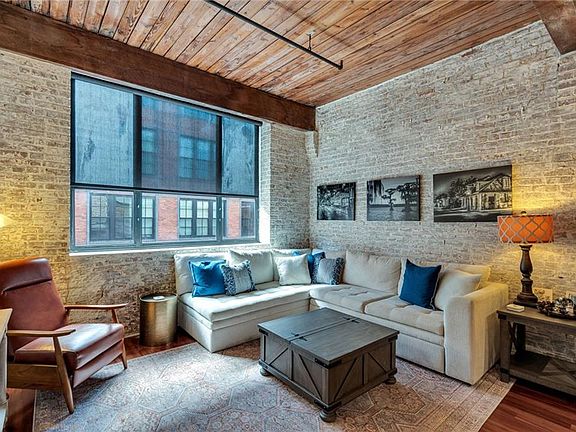 4th image of 402 Julia St APT 302