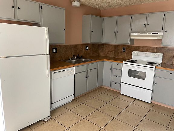 2nd image of 818 Stone Mountain Ct APT 4