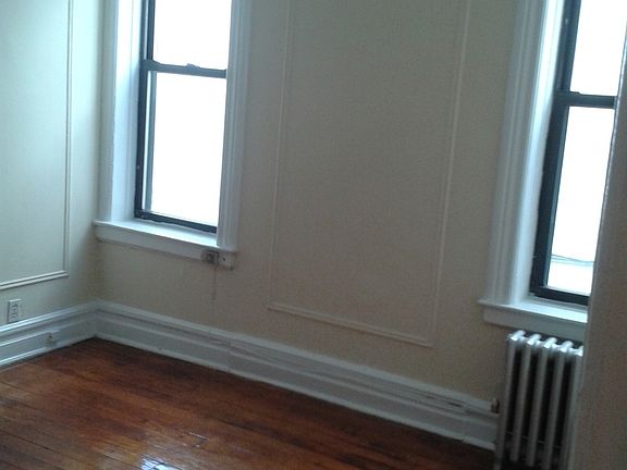 4th image of 3118 34th St APT 3