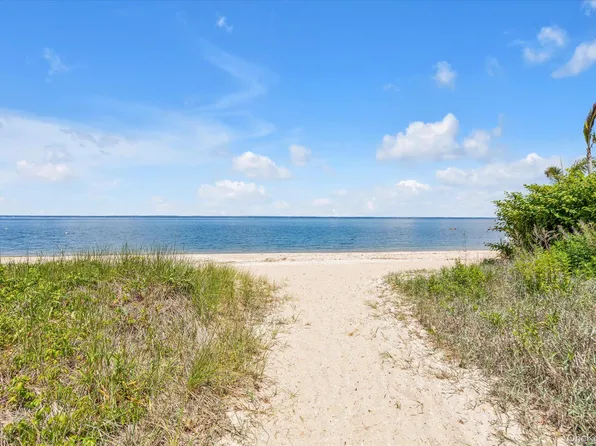 330 Bayville Avenue, Bayville, NY 11709