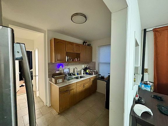 2nd image of 2143 27th St APT A2
