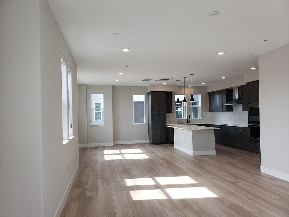 1st image of 576 Yale Way