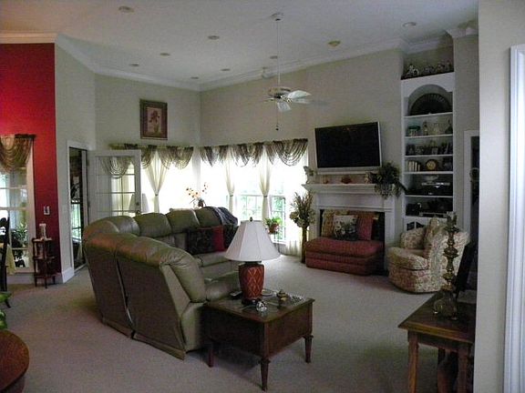 2nd image of 104 Hall St
