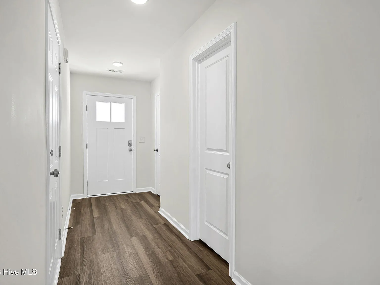 3 bed, 2.5 bath, 1431 sqft, $2,150 — Photo 2