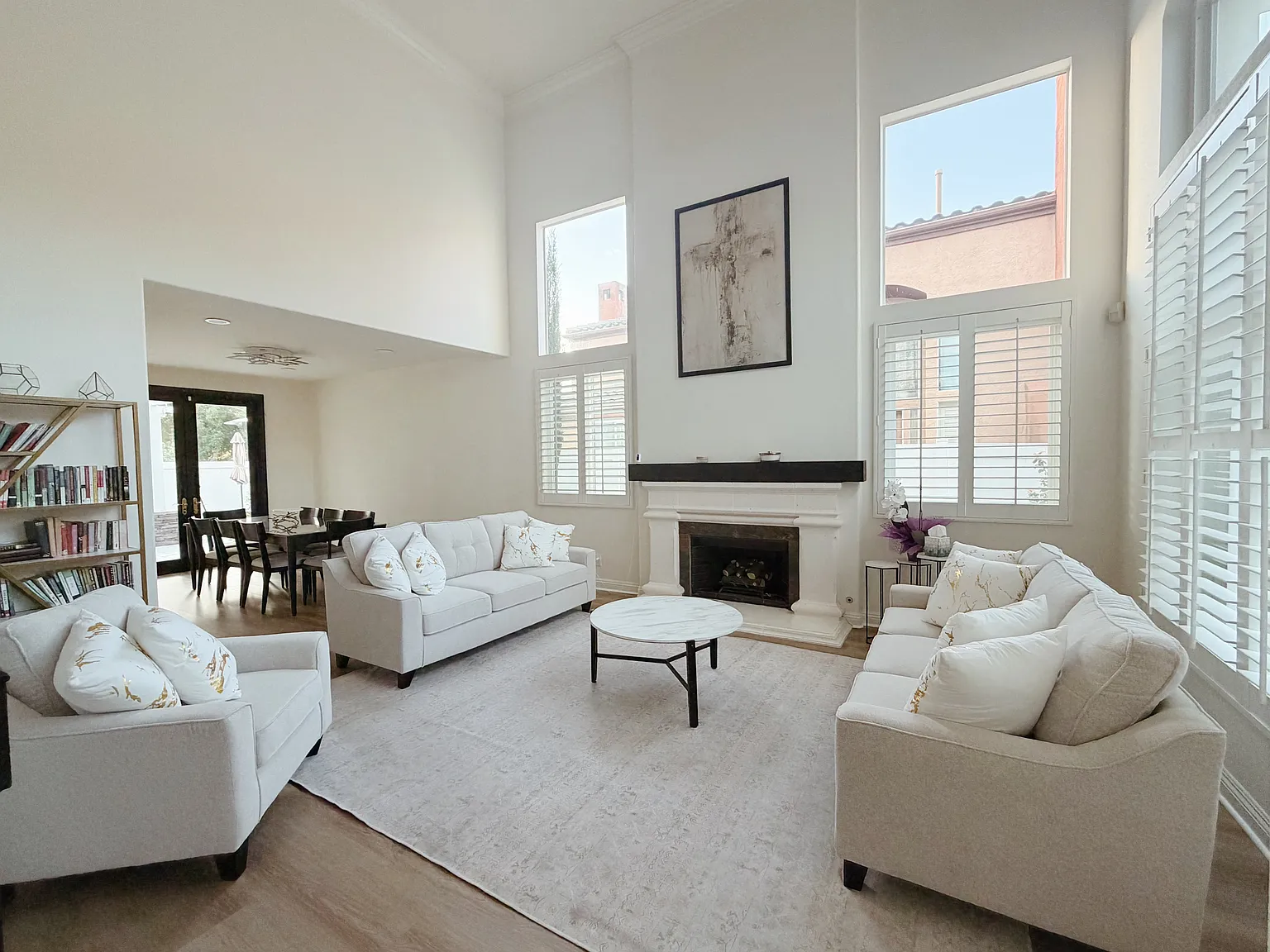 4 bed, 2.5 bath, 2722 sqft, $7,500 — Photo 2
