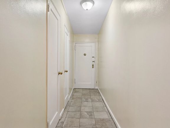 2nd image of 140-18 Burden Cres APT 604