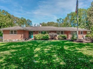 10N906 Hidden Lakes Dr, Elgin, IL 60124