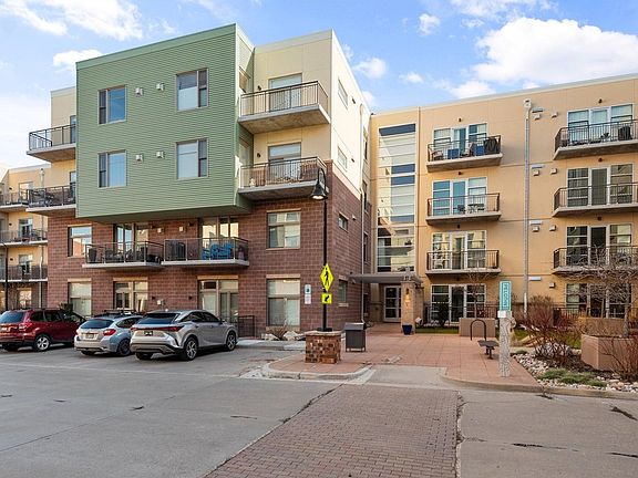 2nd image of 3301 Arapahoe Ave #119