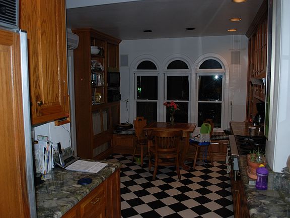 Breakfast nook & Kitchen