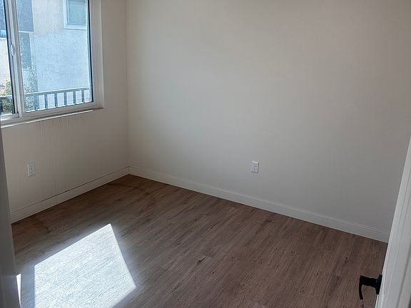 5th image of 2225 Branden St #1/4