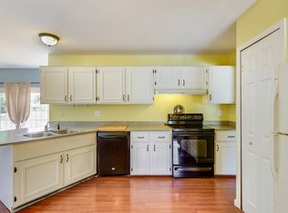 9085 E Deborah Ct, Livonia, MI 48150
