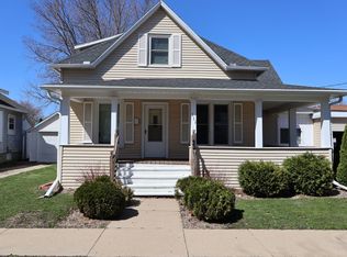 111 1st St NW, Oelwein, IA 50662