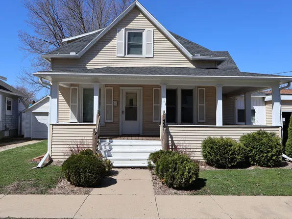 111 1st St NW, Oelwein, IA 50662