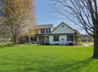 N69W28068 Steepleview Ln, Hartland, WI 53029