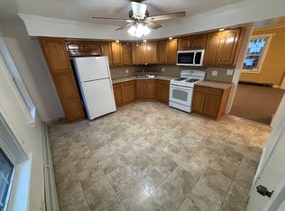 12 S A St, Taftville, CT 06380