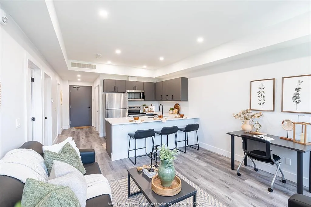2 bed, $2,000 — Photo 4