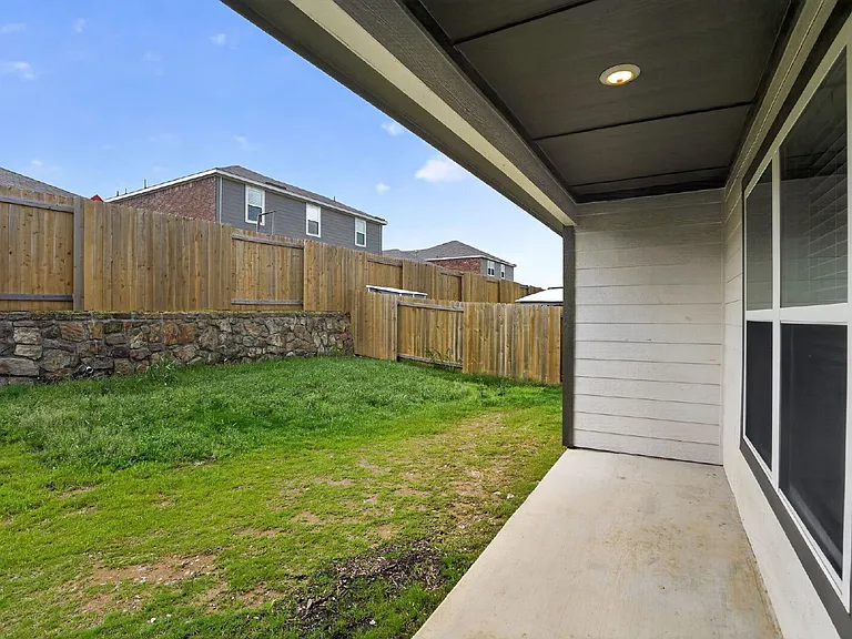 512 Albert Anthony St — Photo 4