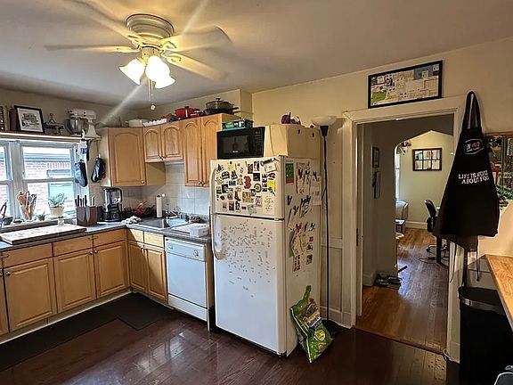 4th image of 28 Brock St APT 4
