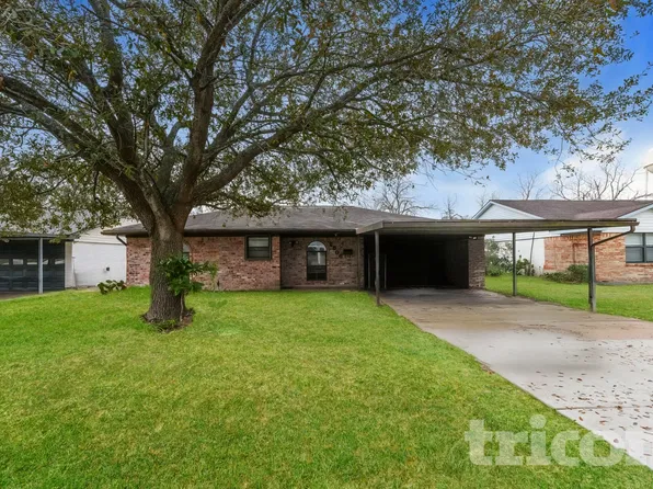 2806 Spa Dr, Deer Park, TX 77536