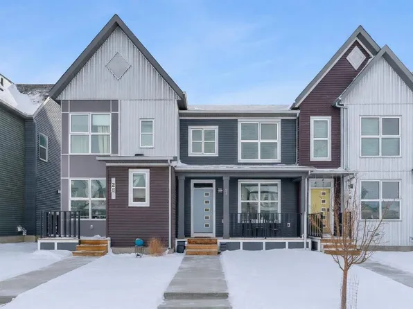24 W Carringvue Way NW, Calgary, AB T3P 1K8