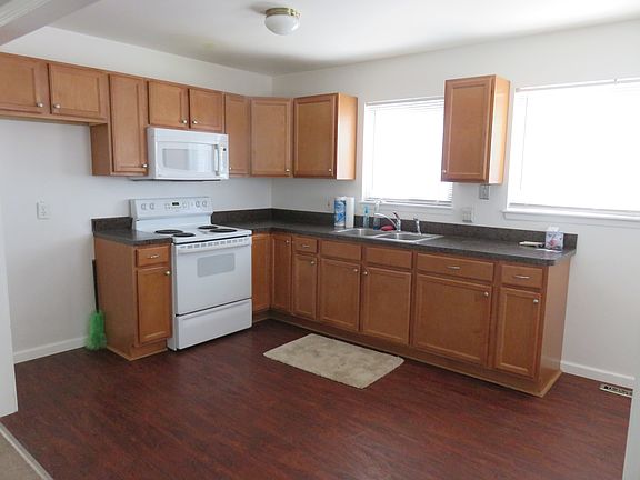 4th image of 23418 Grove St