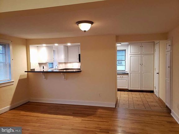 3rd image of 610 Hickory Ln