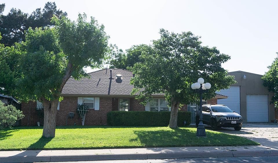 1st image of 304 S Bentwood Dr