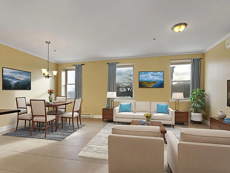200 N County St #203 — Photo 1