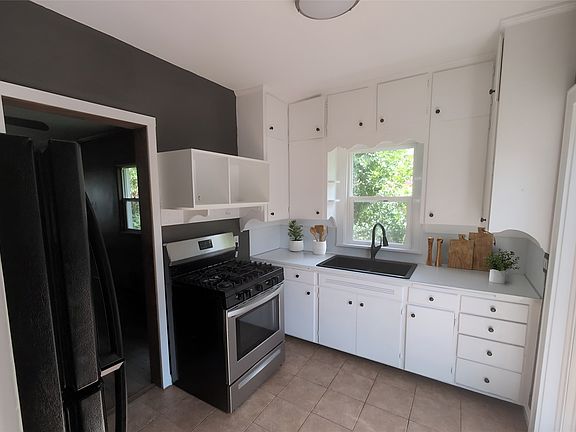 5th image of 727 Division St