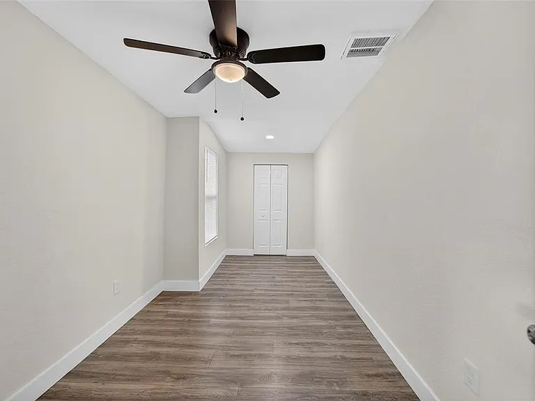 2525 W Beach St — Photo 21