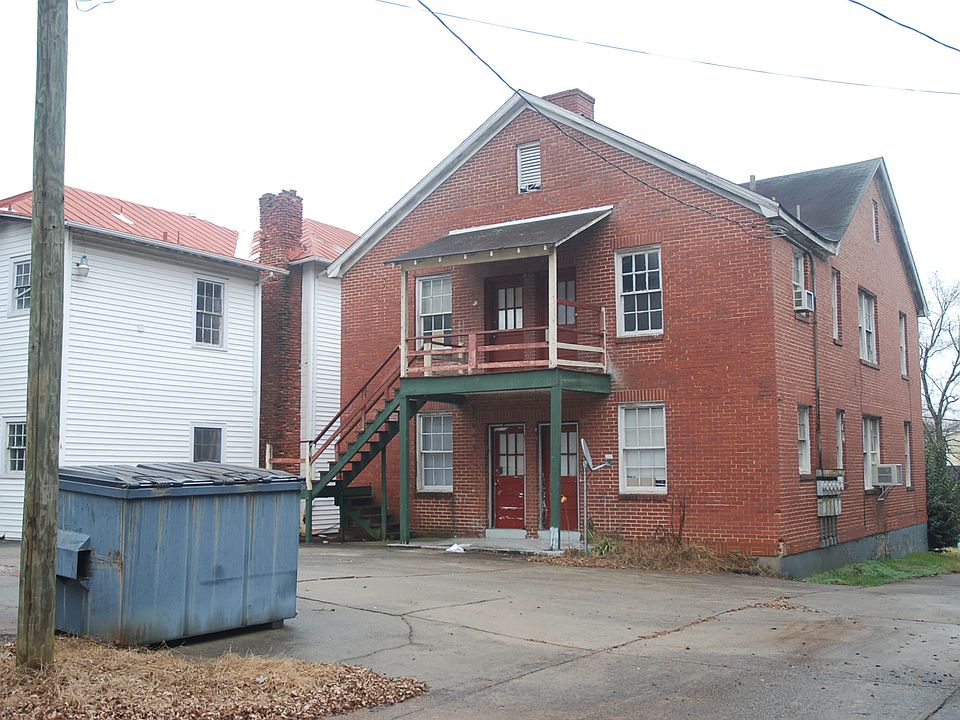 2nd image of 462 W Main St