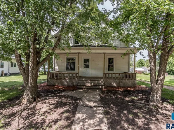 217 S Clark Ave, Irene, SD 57037