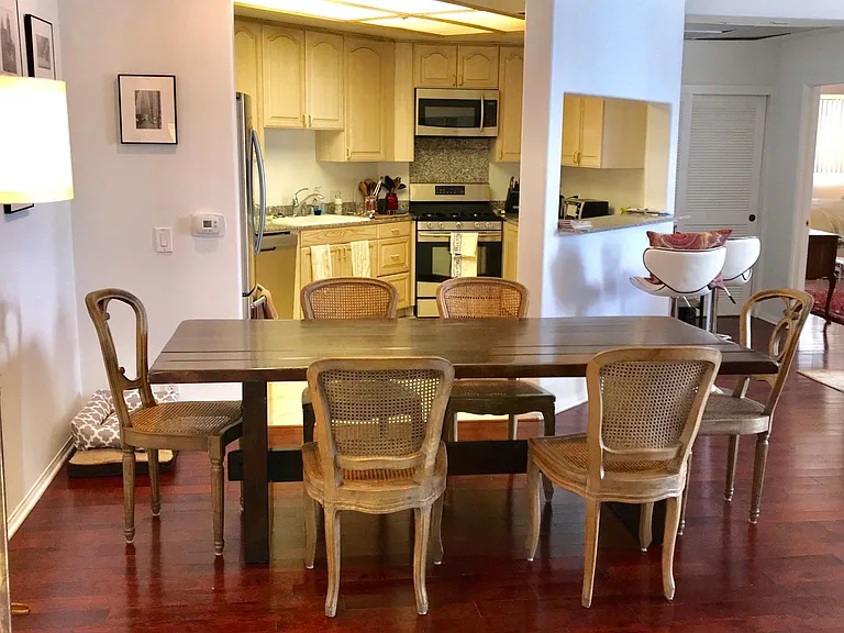 8349 Blackburn Ave #302 — Photo 123