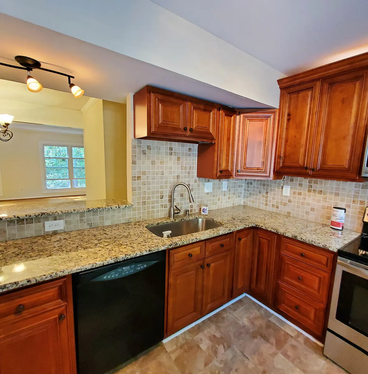 Building Photo - 5977 Dixon Dr