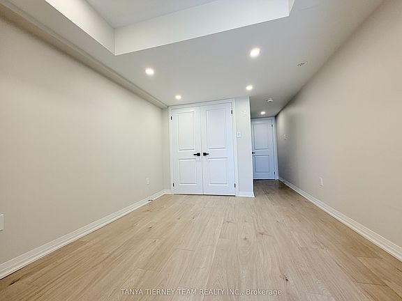 5th image of 22 Esquire Way