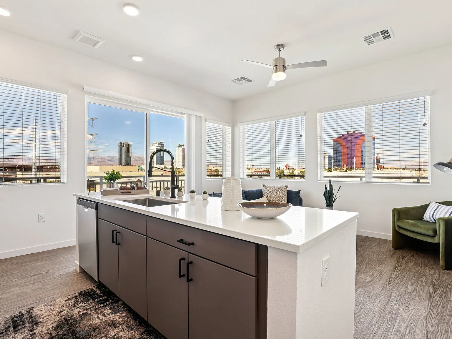 Lura Vegas Apartments — Photo 1