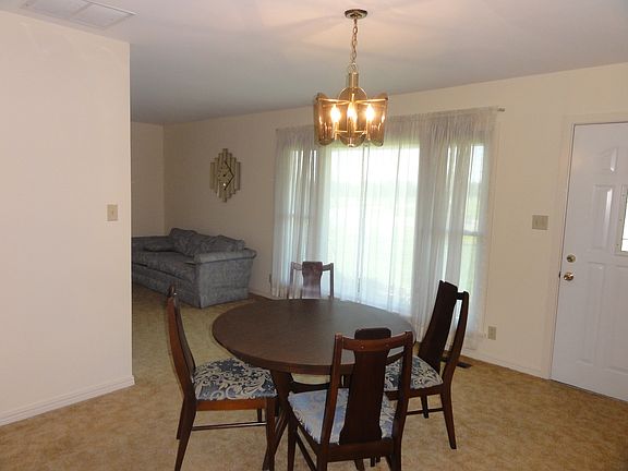 5th image of 908 W Davis Dr